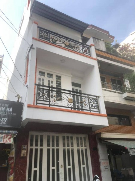 Cho thuê nhà nguyên căn trong khu sầm uất kinh doanh, tại CMT8 Quận 10