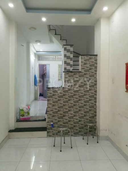 Có nhà rộng 30m2, kiến trúc đẹp, 1 trệt, 2 lầu đúc kiên cố, hẻm Nguyễn Văn Cừ, Quận 5, LHCC