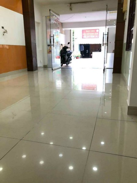 Cần cho thuê nhà rộng 48m2, 1 trệt, 3 lầu, sân thượng, giá 25 triệu/tháng, mt 256 Nguyễn Văn Đậu, Bình Thạnh