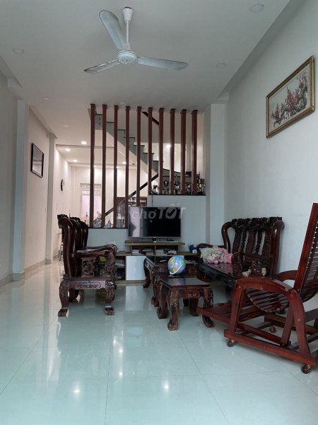 Có nhà hẻm 43K/32 đường số 160, Quận 9 cần cho thuê giá 12 triệu/tháng, dtsd 160m2, 4 tầng