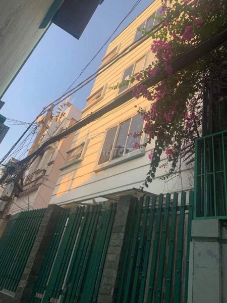 Cần cho thuê nhà 1 trệt, 3 lầu, 3 PN, chưa có nội thất, hẻm Tôn Thất Thuyết, Quận 4, giá 10 triệu/tháng