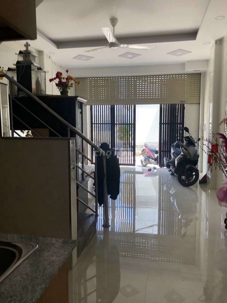 Cần cho thuê nhà Quận Gò Vấp, dtsd 40m2 (4mx10m), giá 10 triệu/tháng, 2 tầng, lh 0932151664