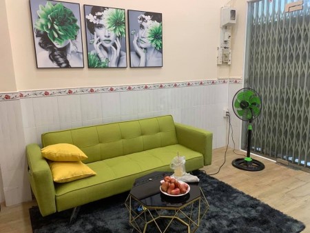 Trống nhà nguyên căn 1 trệt, 2 lầu đúc, dtsd 42m2, giá 15 triệu/tháng, hẻm CMT8, Quận 10