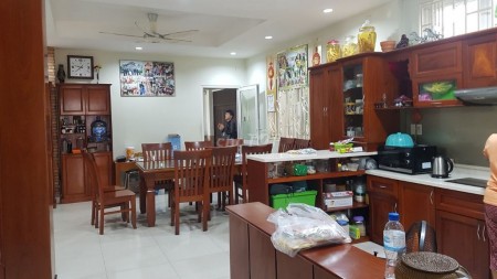 Cho thuê nhà rộng 234 (9mx26m), giá 55 triệu/tháng, mt Cửu Long, Quận Tân Bình, 4 tầng