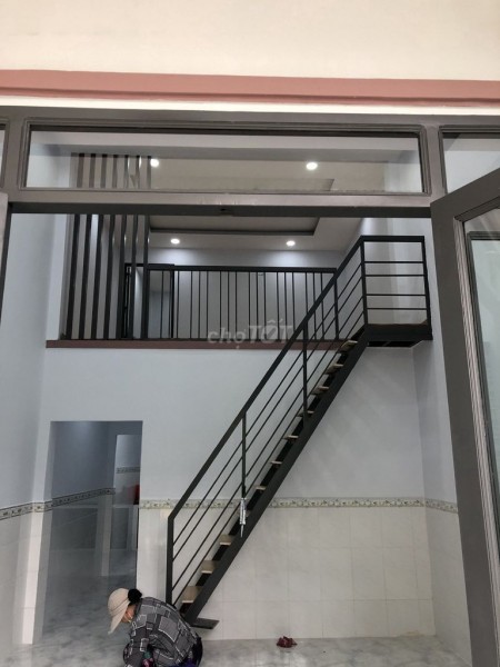 Còn trống nhà rộng 75m2, 2 tầng, trống suốt, giá 5 triệu/tháng, hẻm đường 339, Quận 9