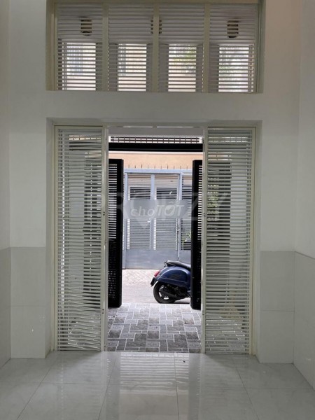 Cần cho thuê nhà 3 tầng rộng 84m2, kiến trúc đẹp, giá 12 triệu/tháng, mt Huỳnh Văn Bánh, Phú Nhuận