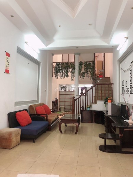 Hẻm 32 Cao Thắng, Quận 3 cần cho thuê nhà rộng 72m2, 4 tầng, giá 20 triệu/tháng, còn mới