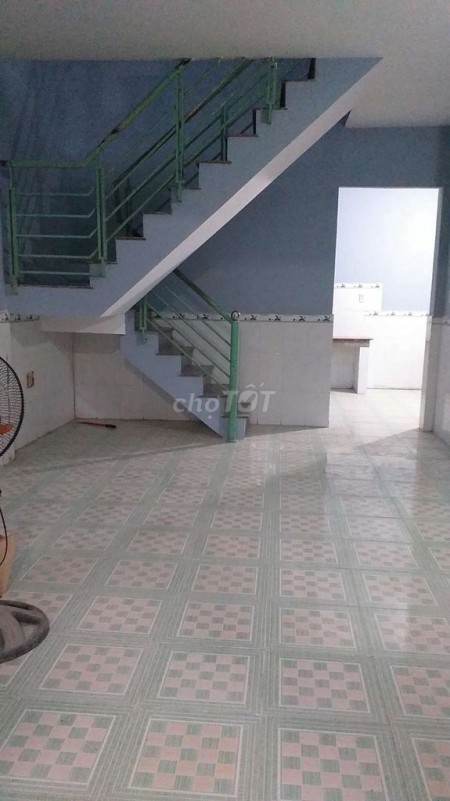 Khu dân cư huyện Bình Chánh, rộng 65m2, 1 trệt, 1 lầu đúc, giá 3.5 triệu/tháng, lh 0909470626