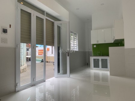 Mặt tiền 344B Đoàn Văn Bơ, Quận 4 cần cho thuê nhà rộng 32m2, giá 8 triệu/tháng, LHCC