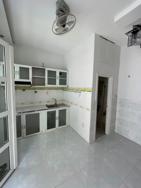 Chính chủ cần cho thuê nhà hẻm Trần Đình Xu, Quận 1, rộng 15m2, 3 tầng đúc kiên cố, giá 8.5 triệu/tháng