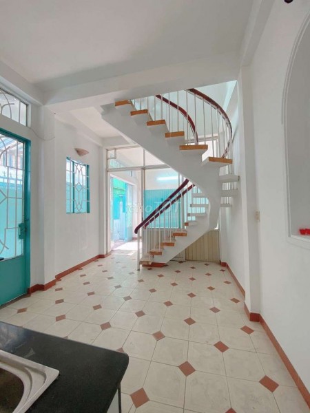 Mình cần cho thuê nhà 3 tầng đúc kiên cố, dtsd 40m2, kiến trúc đẹp, giá 8 triệu/tháng, hẻm 207 Phan Đình Phùng