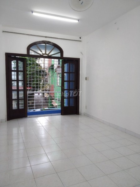 Nhà làm CHDV đường Nam Kì Khỏi Nghĩa, Quận 3, dtsd 82m2, giá 23 triệu/tháng, 3 tầng