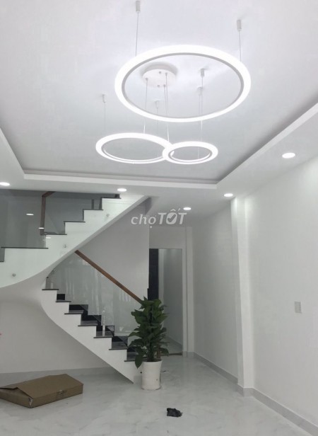 Mình cần cho thê nhà rộng 60m2, 2 tầng đúc, giá 12 triệu/tháng, hẻm 572/53 Âu Cơ, Tân Bình