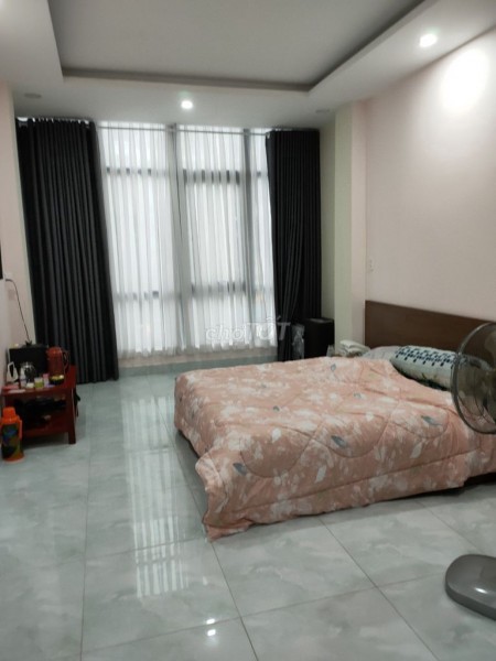 Có nhà hẻm 41 Lê Văn Linh, Quận 4 cần cho thuê nhà rọng 30m2, 4 tầng đúc thật, giá 20 triệu/tháng
