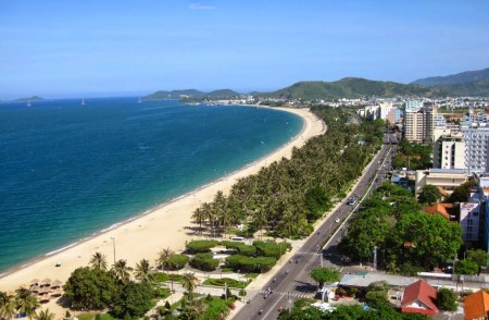 Cho thuê nhà nguyên căn TTTP Nha Trang hẻm đường Hùng Vương 3 mặt tiền giá covid 8tr/tháng - LH 0935062902