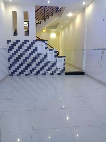 Trống nhà rộng 60m2, 1 trệt, 1 lầu đúc kiên cố, giá 8 triệu/tháng, hẻm Huỳnh Tấn Phát, Quận 7