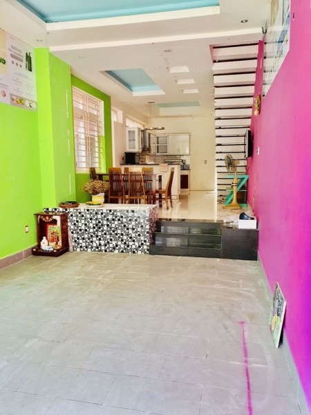 Mặt tiền đường chợ Tân Mỹ, Quận 7, 3 pn, kết cấu 3 tầng đúc, giá 21 triệu/tháng, LHCC