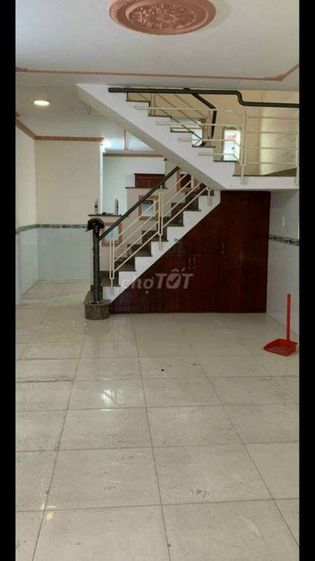 Nguyên căn nằm trong hẻm 42m2 (3.5mx12m), 2 tầng, giá 6 triệu/tháng, đường Nguyễn Văn Săng, Tân Phú