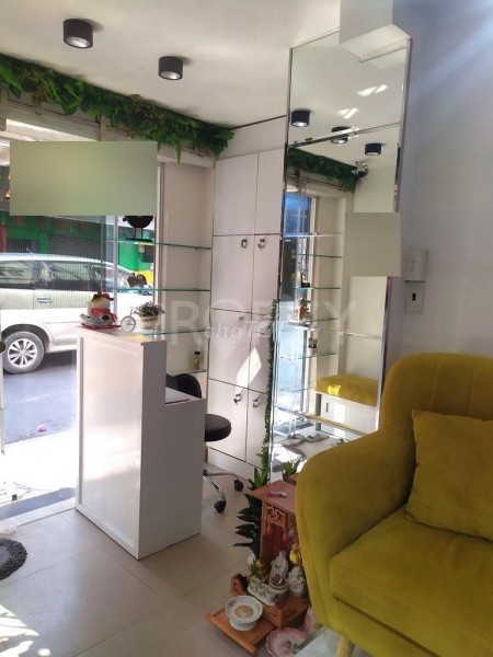 Mặt tiền Đào Duy Từ, Quận 10 có nhà rộng 40m2, 3 tầng cần cho thuê giá 15 triệu/tháng