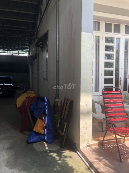 Nguyên căn rộng 180m2 (10mx18m), cấp 4 kiên cố, đường Bà Cả, huyện Bình Chánh, giá 8.5 triệu/tháng