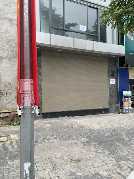 Cho thuê cả căn nhà mặt phố Phạm Văn Đồng vị trí đẹp giá thỏa thuận