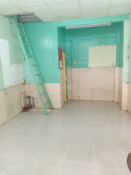 Cần cho thuê nhà nở hậu còn mới, dtsd 15m2, giá 8 triệu/tháng, hẻm 212 Nguyễn Trãi, Quận 1