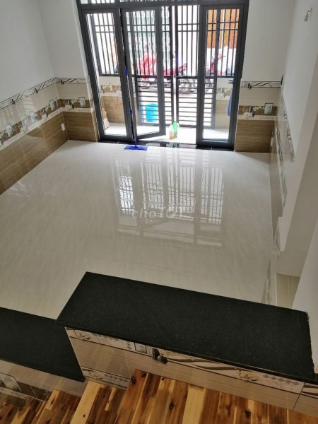 Trống nhà đường Hà Thị Khiêm, Quận 12 cần cho thuê nhà rộng 100m2, 2 tầng, giá 6.5 triệu/tháng