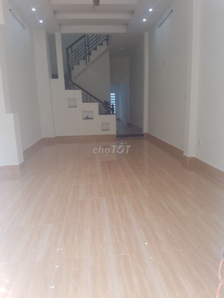 Còn trống nhà Nguyễn Cửu Đàm, Tân Phú, xe vào tận nhà, rộng 84m2, giá 15 triệu/tháng