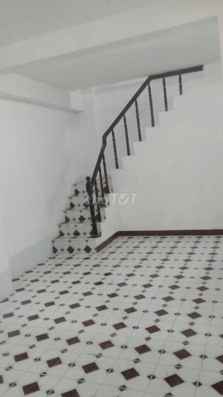Nguyên căn hẻm Nguyễn Trãi, Quận 1, dtsd 50m2, giá 8.5 triệu/tháng, lhcc