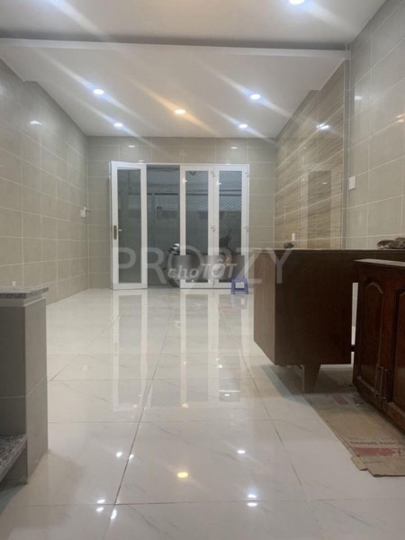 Nhà ngã tư Phú Nhuận, dtsd 96m2, giá 12 triệu/tháng, 2 pn, 1 trệt, 1 lầu đúc kiên cố, lh 0907522041