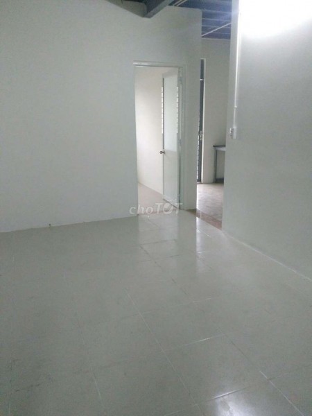 Cần cho thuê nhà rộng 40m2, 2 tầng đúc, giá 4.5 triệu/tháng, hẻm 96 Đình Phong Phú, Quận 9