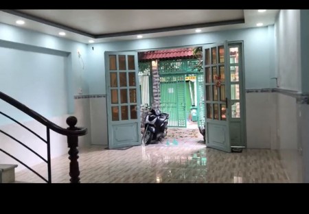 Có nhà rộng 50m2, 1 trệt, 1 lầu đúc kiên cố, giá 15 triệu/tháng, đường Huỳnh Tấn Phát, Quận 7