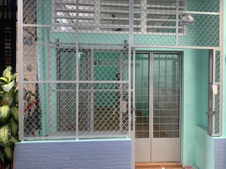 Còn trống nhà rộng 30m2, 2 tầng còn mới, ban công, giá 8 triệu/tháng, hẻm 90/39 Lê Hồng Phòng