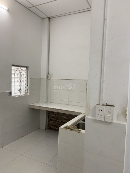 Mình cho thuê nhà rộng 68m2, 2 tầng đúc, giá 9.5 triệu/tháng, hẻm Tân Quý, Quận Tan Phú