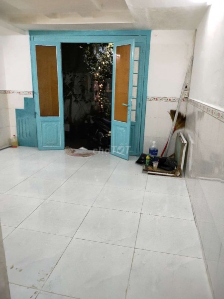 Mình có nhà rộng 40m2 (4mx10m), còn mới, giá 3.8 triệu/tháng, hẻm 1716 Huỳnh Tấn Phát