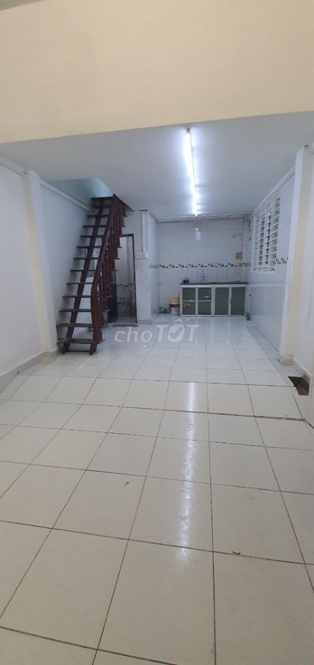 Hẻm Trần Khắc Chân, Quận 1 cần cho thuê nguyên căn 65m2, 2 tầng, giá 12 triệu/tháng