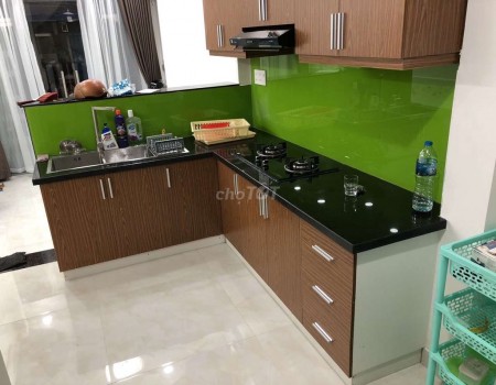 Hẻm 1 xẹt gần ngã 4 Nguyễn Tri Phương, dtsd 40m2, 4 tầng, giá 14 triệu/tháng, lh 0904833472