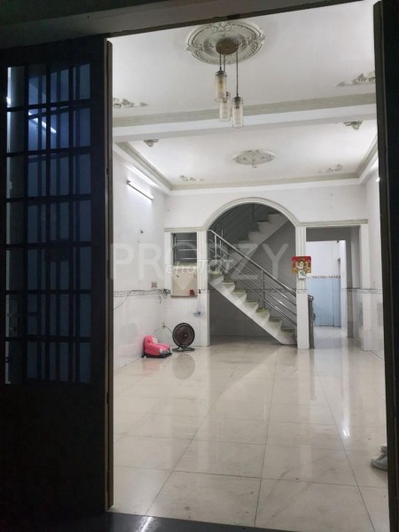 Trống nhà 3 tầng đúc kiên cố, giá cho thuê 10 triệu/tháng, dtsd 165.5m2, lh 0901886216