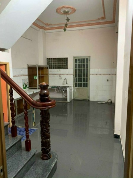 Còn trống nhà 80m2, 2 tầng, 3 pn, chưa nội thất, giá 12 triệu/tháng, hẻm Vườn Lài, Tân Phú