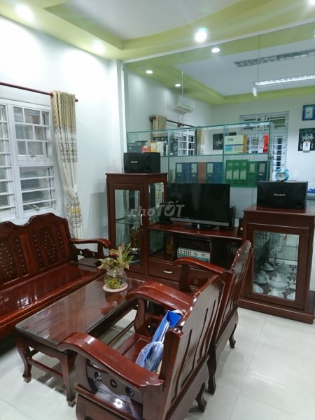 Mình đang trống nhà rộng 40m2, 2 lầu đúc, hẻm 125 Nguyễn Thị Tần, Quận 8, giá 7.5 triệu/tháng