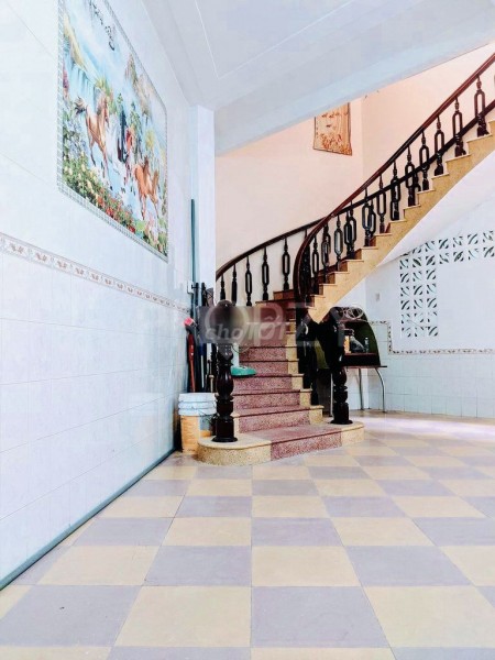 Mình cần cho thuê nhà 3 tầng kiên cố, dt 192m2, giá 15 triệu/tháng, Hải Thượng Lãng Ông, Quận 5