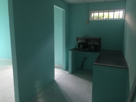 Nguyên căn C4 Phạm Hùng, giáp Q.8, DTSD: 55 m2, giá 5,2 triệu, điện nước chính chủ