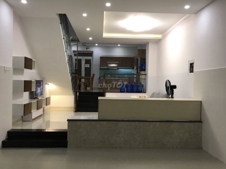 Chủ có nhà gần làng đại học Nhà Bè, dtsd 100m2, giá 22 triệu/tháng, lh 0901404078