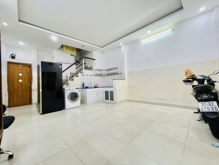 Chủ cho thuê nhà rộng 90m2, 1 trệt, 1 lầu đúc, giá 14 triệu/tháng, hẻm 623/49A CMT8, Quận 10