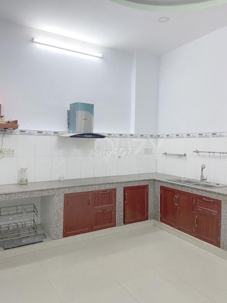 Cho thuê nhà 3 tầng, 4 pn, khu an ninh hẻm đường số 8, Thủ Đức, giá 12 triệu/tháng