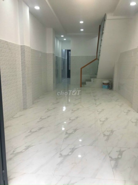 Trống nhà chủ cho thuê nhà Tân Phú 36m2, 2 pn, hình thật, giá 8 triệu/tháng, lh 0901206320