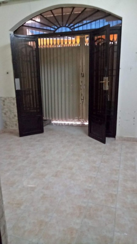 Mặt tiền đường nội bộ Quận 9, dtsd 52m2, cấp 4, giá 6 triệu/tháng, lh 0369158351