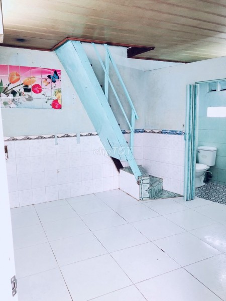 Chính chủ cần cho thuê nhà rộng 17m2, giá 3.2 triệu/tháng. ĐC 277/64A Bến Vân Đồn