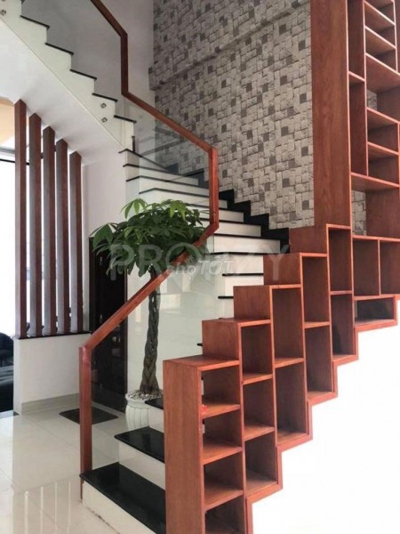 Nhà hẻm Minh Phụng, Quận 11, 1 trệt, 2 lầu đúc, giá 25 triệu/tháng, dtsd 72m2