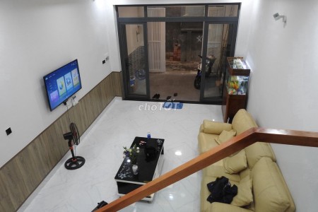 Nhà rộng 122m2, 2 tầng đúc, hiện đại, an ninh, đường 359, Quận 9 cho thuê giá 9 triệu/tháng